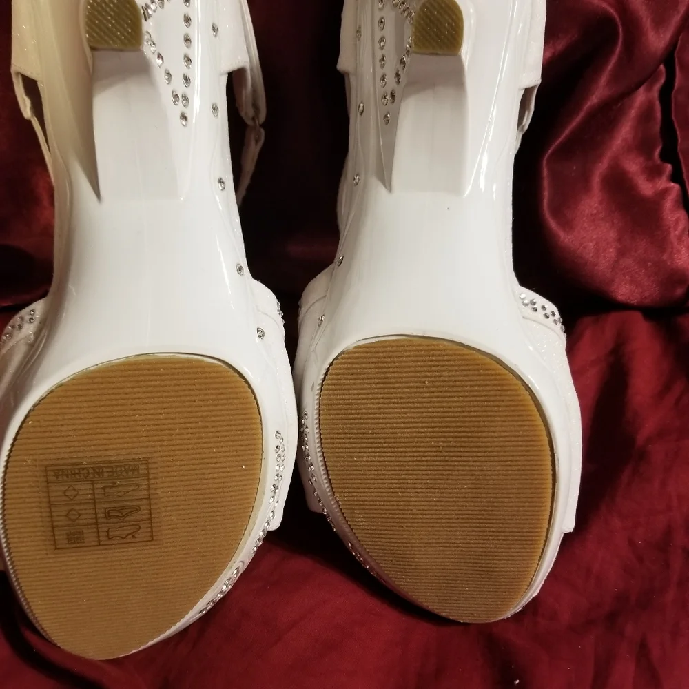 NIB DREAM PAIRS GIRLS SANDALS LOW HEEL DRESS PUMP ANKLE T STRAP FLOWER SHOES